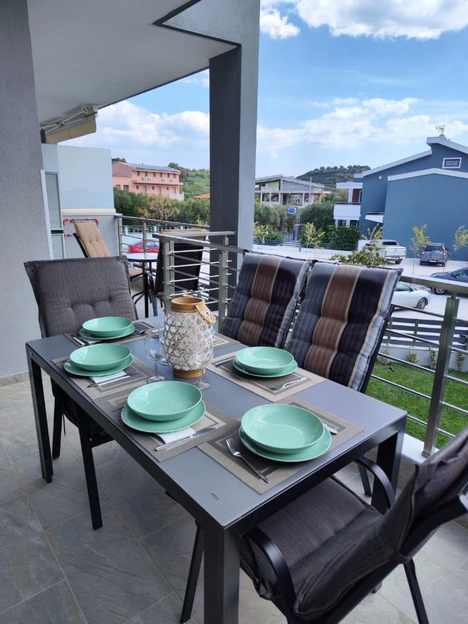 Lilli Deluxe Apartment Nikiti  Bagian luar foto