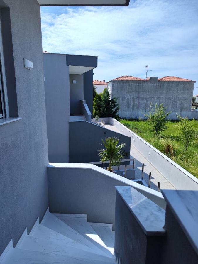 Lilli Deluxe Apartment Nikiti  Bagian luar foto
