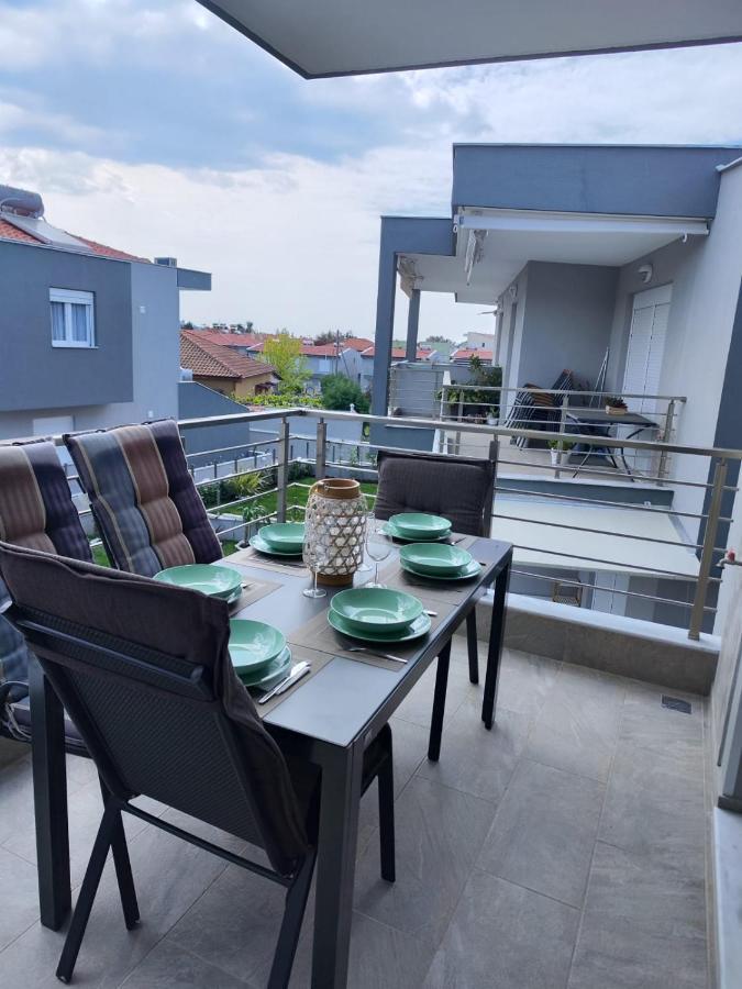 Lilli Deluxe Apartment Nikiti  Bagian luar foto